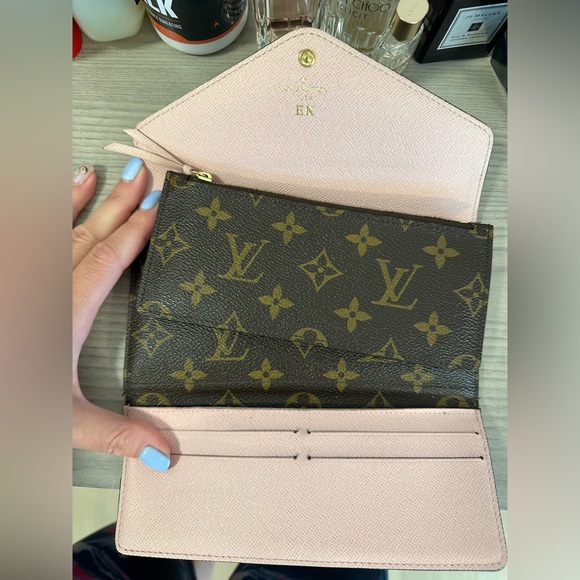Authentic LV wallet - Picture 2 of 4